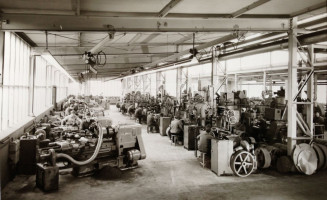Serienfertigung kleinerer Riementriebe im Jahr 1968